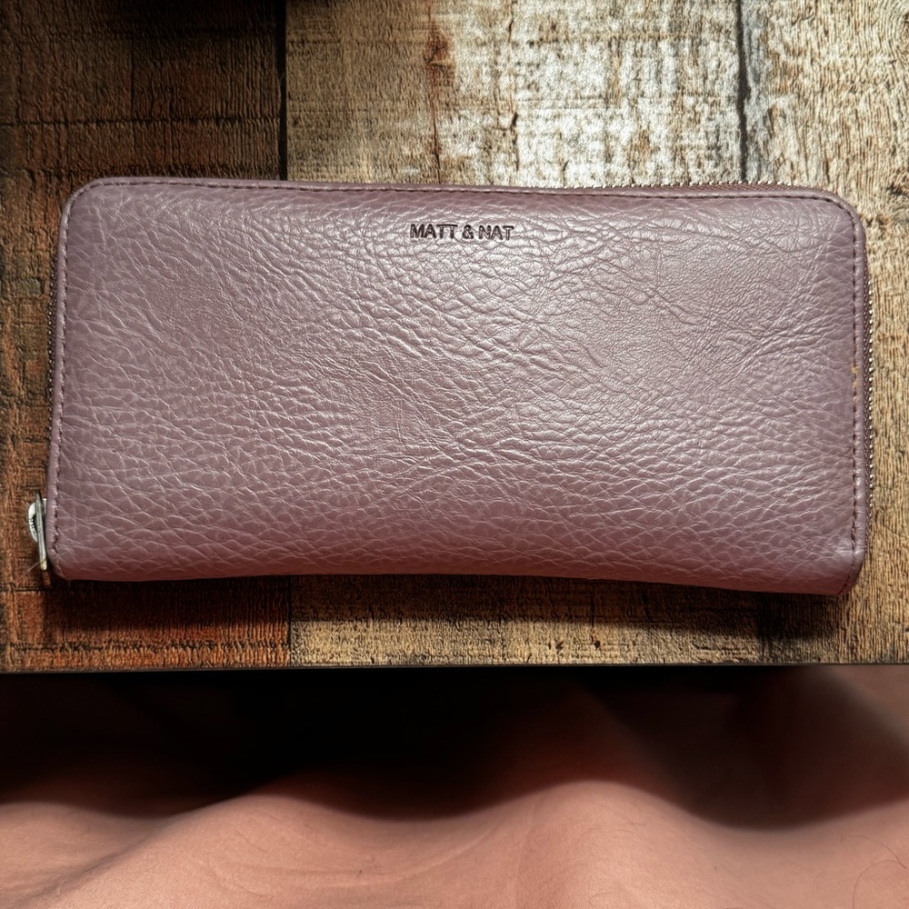 Matt & Nat vegan wallet. like new condition! I never reach for it